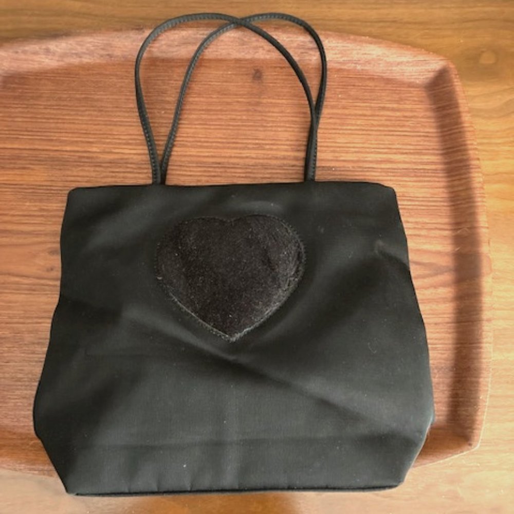 Black heart handbag